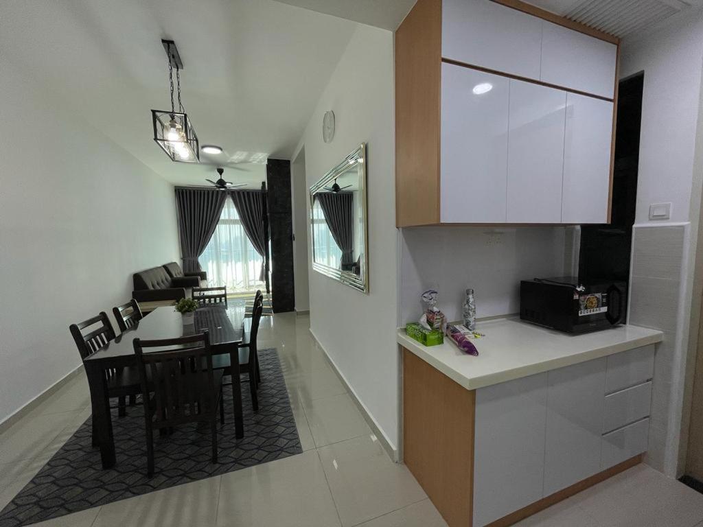 Legasi Kampung Baru Guest House By Rumahrehat Kuala Lumpur Buitenkant foto